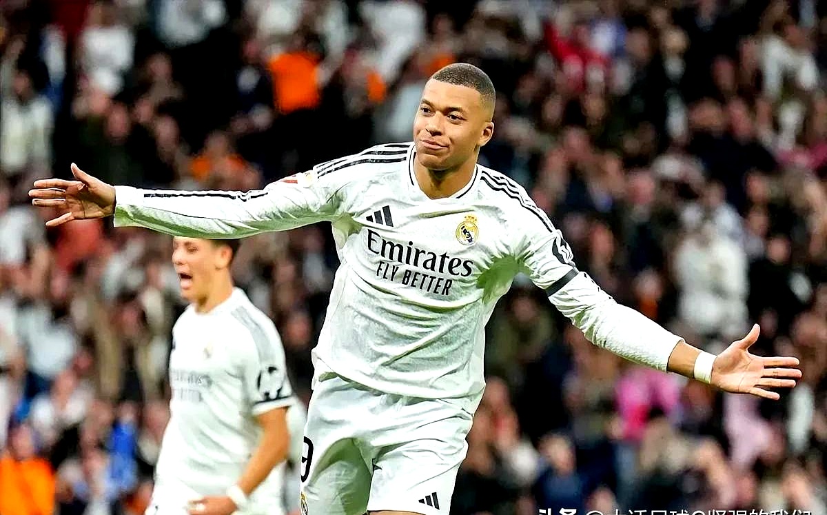 AC米兰横扫马德里竞技，莱万爆发神勇