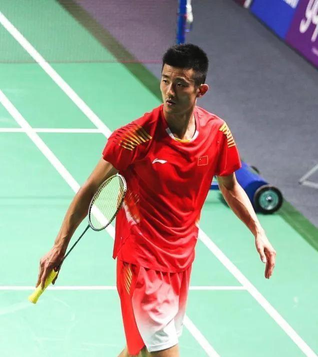 法国羽毛球队力克丹麦羽毛球队，谌龙制霸全场