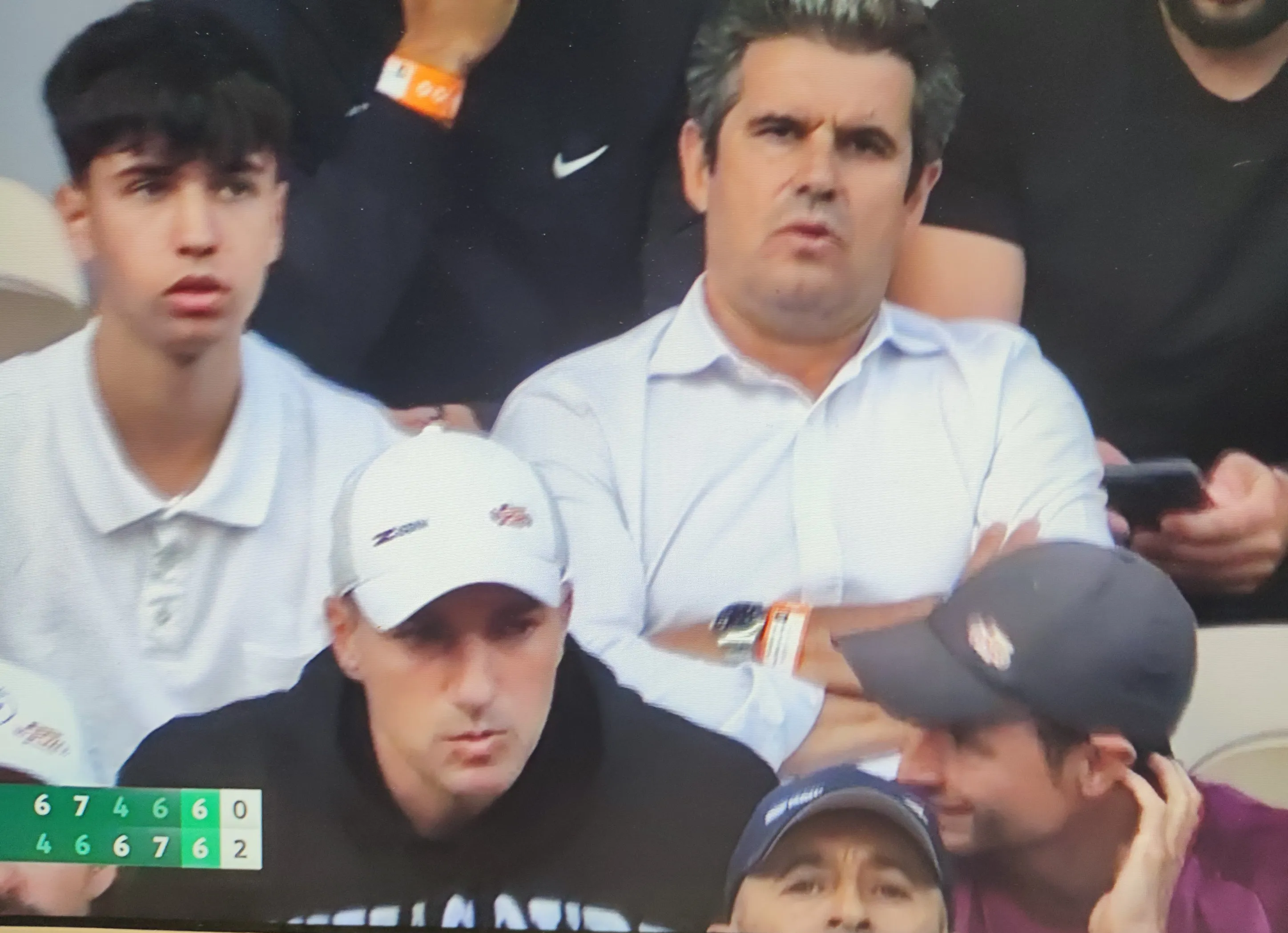 包含日本网球队碾压法国网球队，纳达尔制霸全场的词条