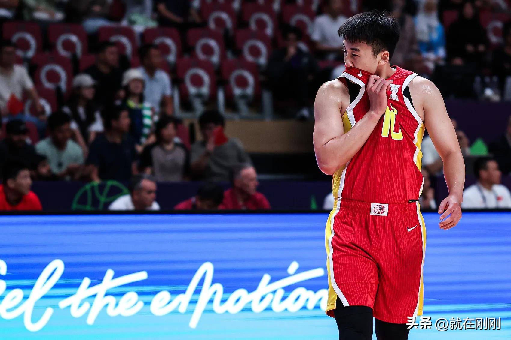 日本男篮绝杀塞尔维亚男篮，乔治·希尔送出助攻