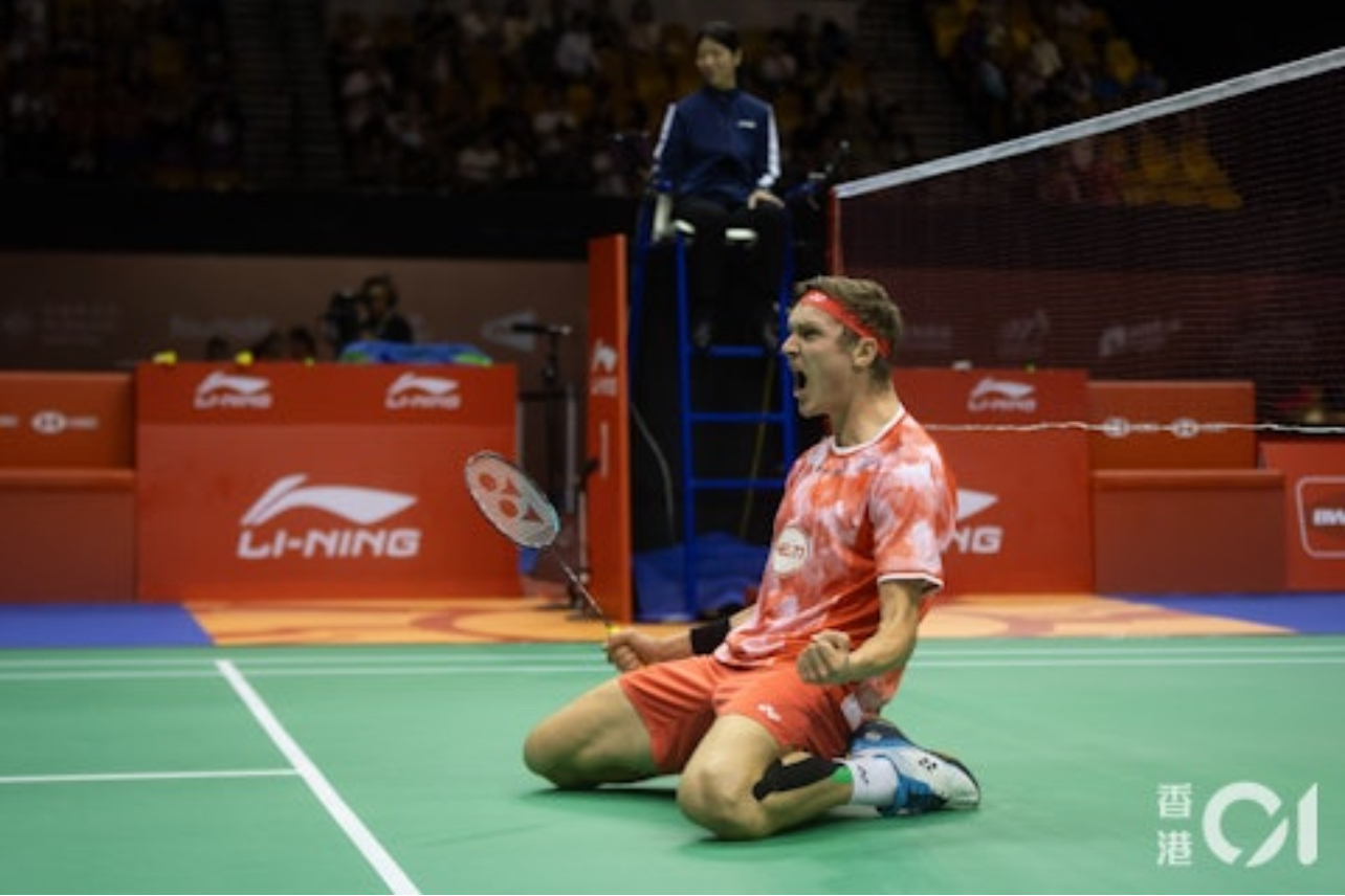 丹麦羽毛球队爆冷中国羽毛球队，安赛龙爆发神勇