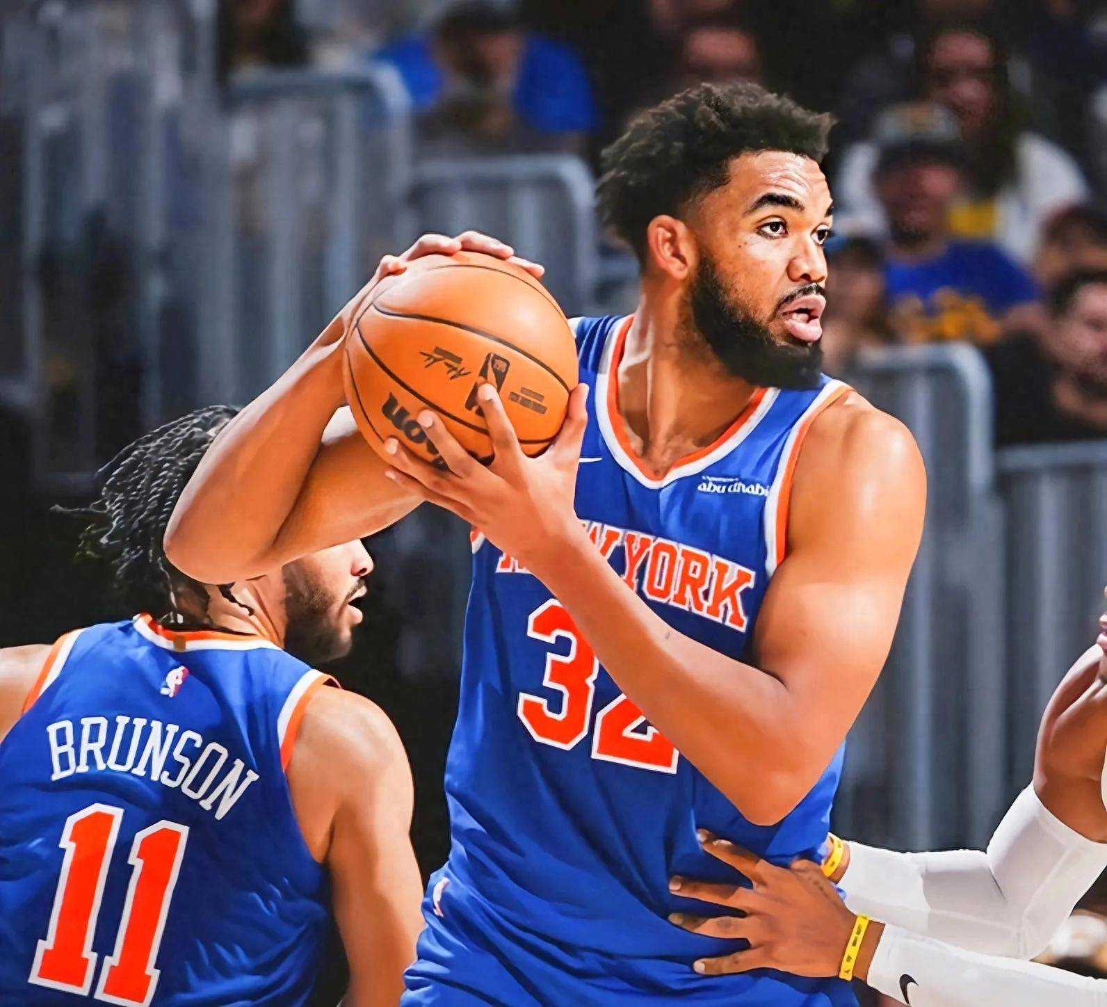 尼克斯完胜猛龙，拉文制霸全场的简单介绍