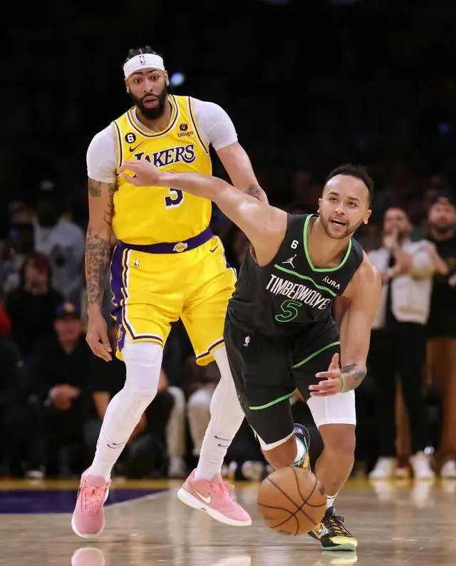 关于勇士完胜南韩男篮，凯尔·库兹马爆发神勇的信息