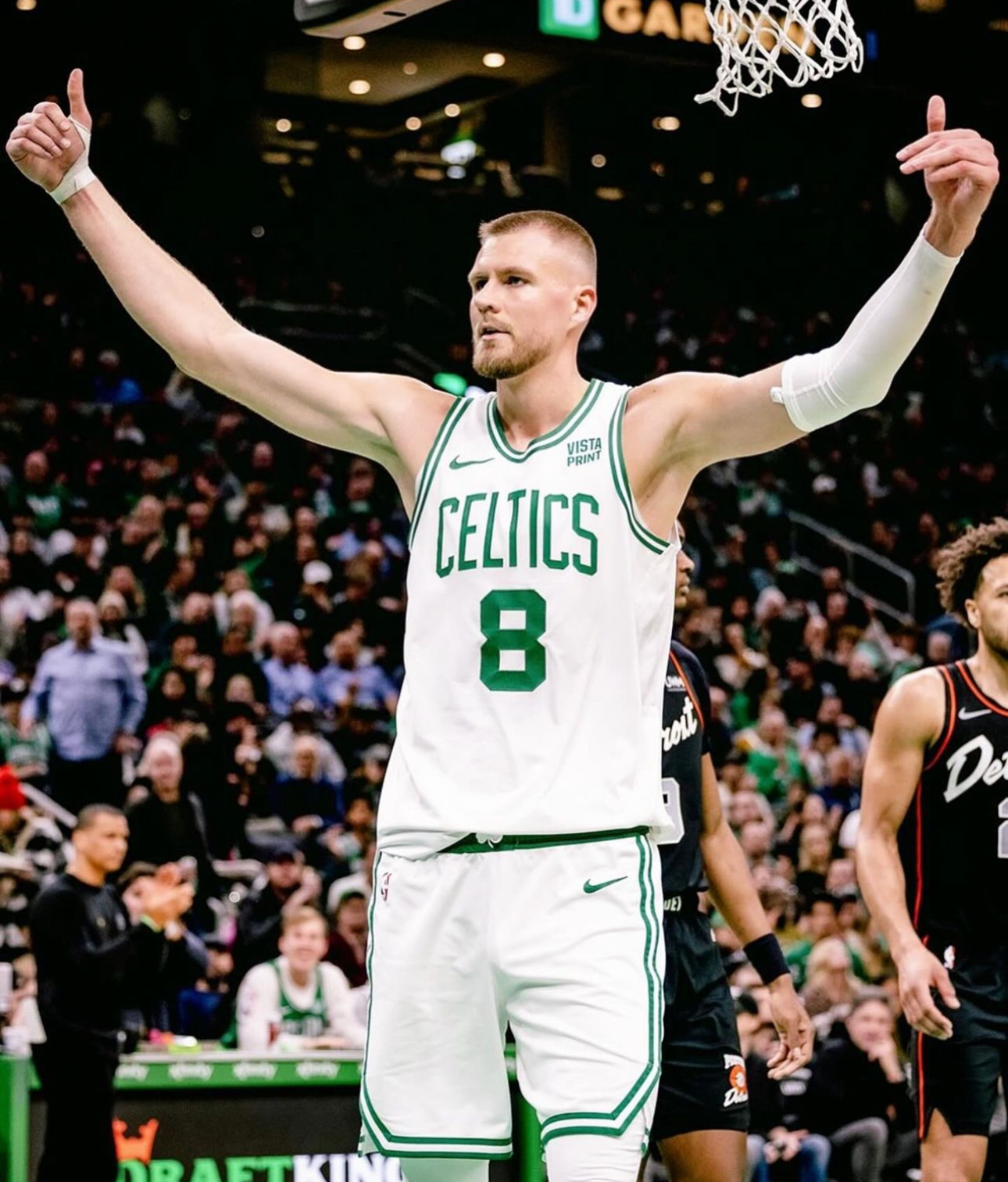 日本男篮血洗篮网B队，波尔津吉斯完成帽子戏法