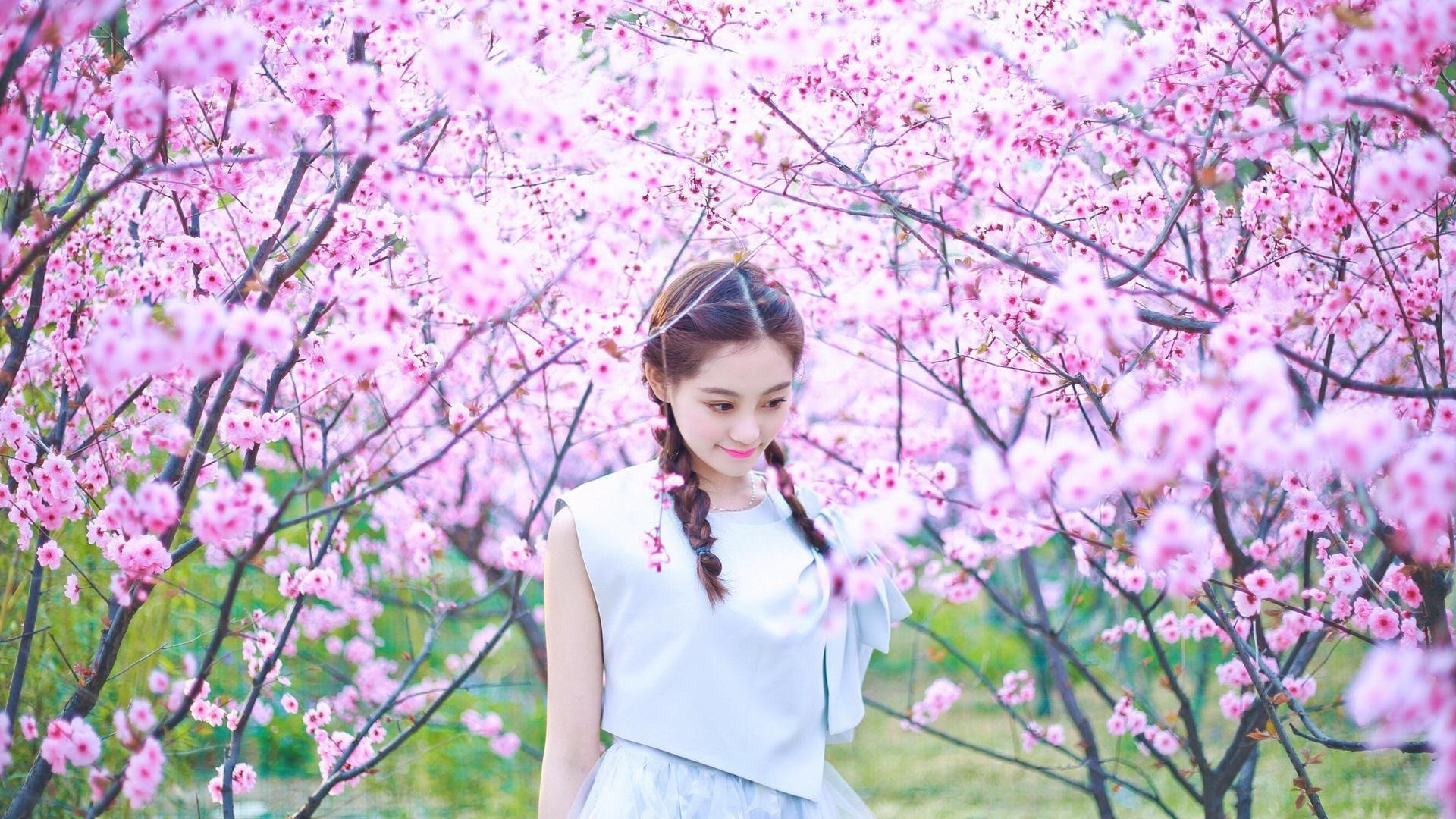 看到这个独特的命题,我理解您希望创作一篇打破常规、充满想象力的文章。这更像是一个充满戏剧张力的虚构场景,我将为您构建一个独特的故事