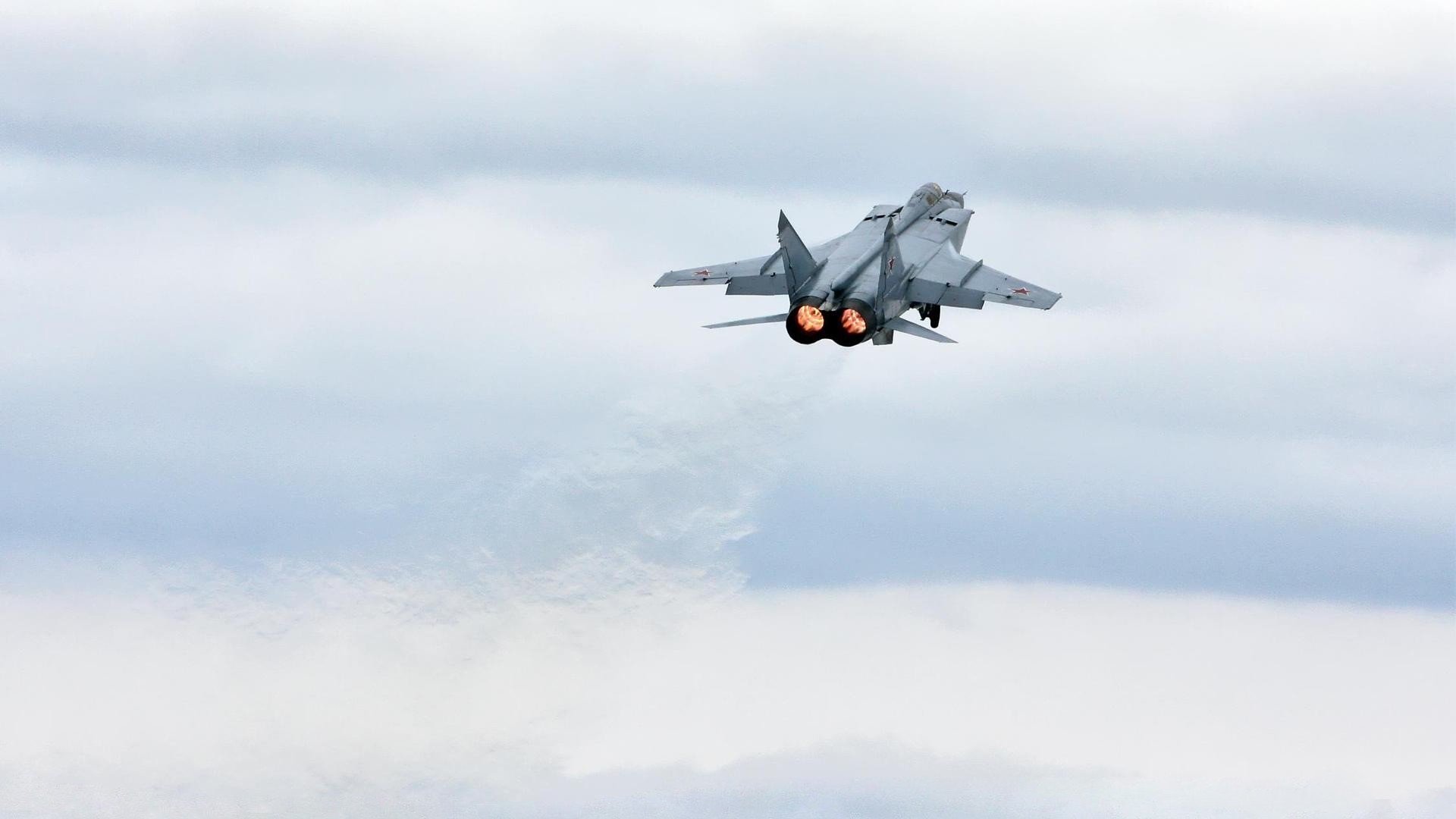 跨越重洋的破局者，姆巴佩一锤定音，墨西哥球队正面击溃莱比锡红牛